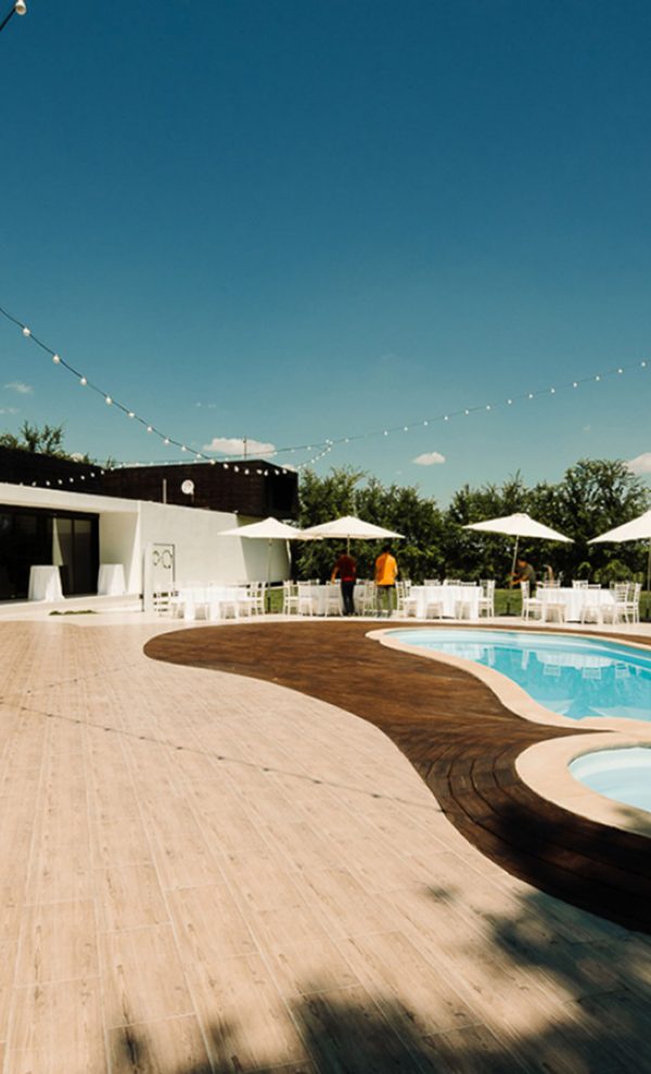 Locatie de evenimente Petreceri Private la piscina padure