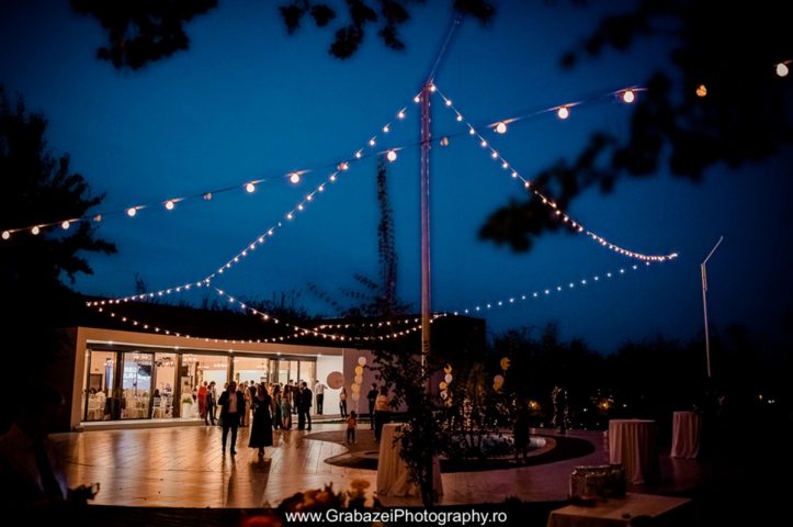 Locatie de evenimente Petreceri Private la piscina padure