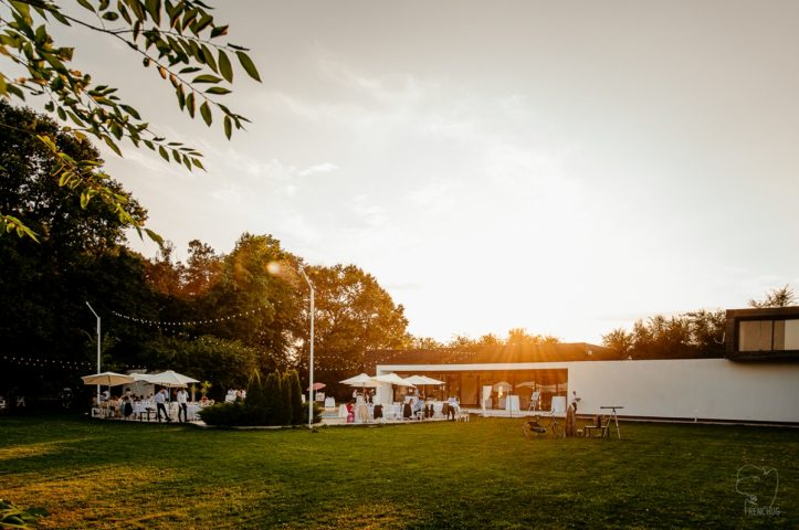 Locatie de evenimente Petreceri Private la piscina padure