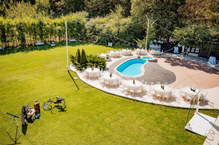 Locatie de evenimente Petreceri Private la piscina padure